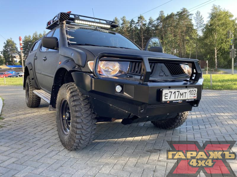 Mitsubishi L200 XT 33 Black Raptor
