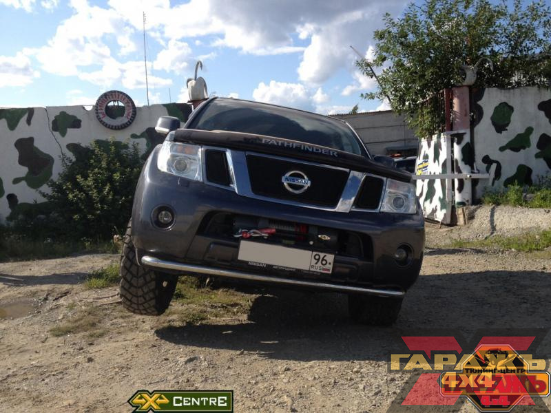 Nissan Pathfinder MT 32 LT