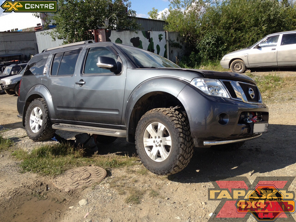 Nissan Pathfinder MT 32 LT