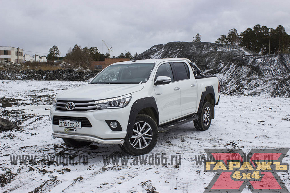 Toyota HiLux REVO AT 32 LT