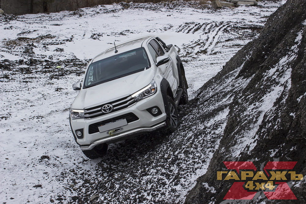 Toyota HiLux REVO AT 32 LT