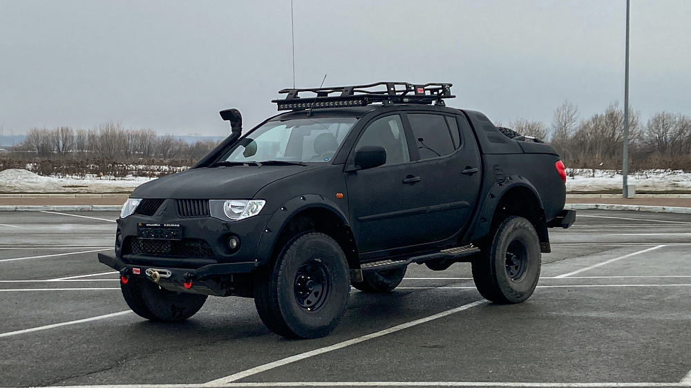 Mitsubishi L200 Triton МT 35 Black Raptor