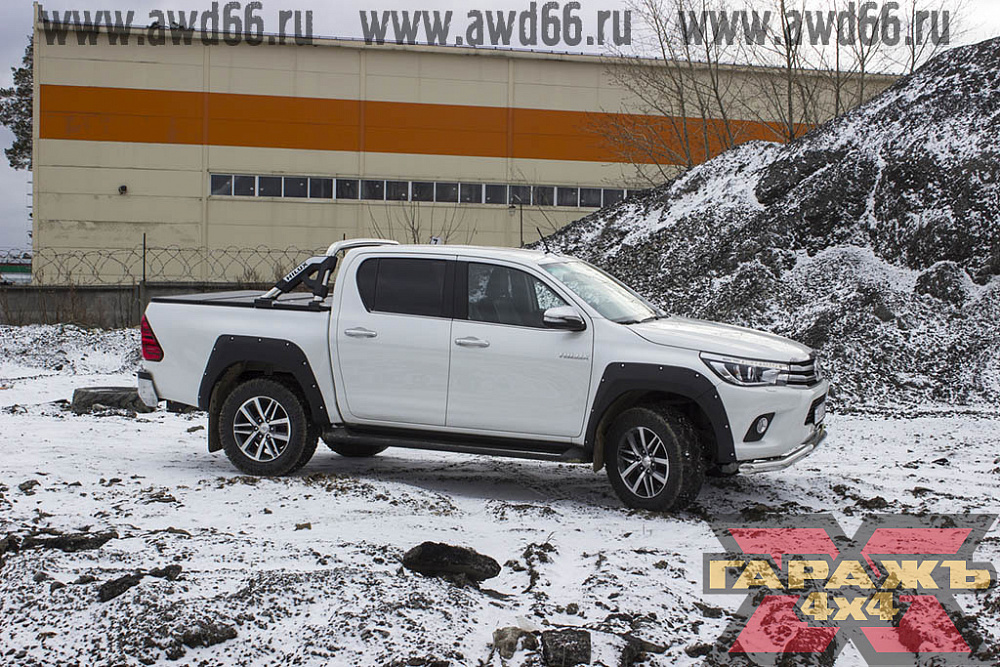 Toyota HiLux REVO AT 32 LT