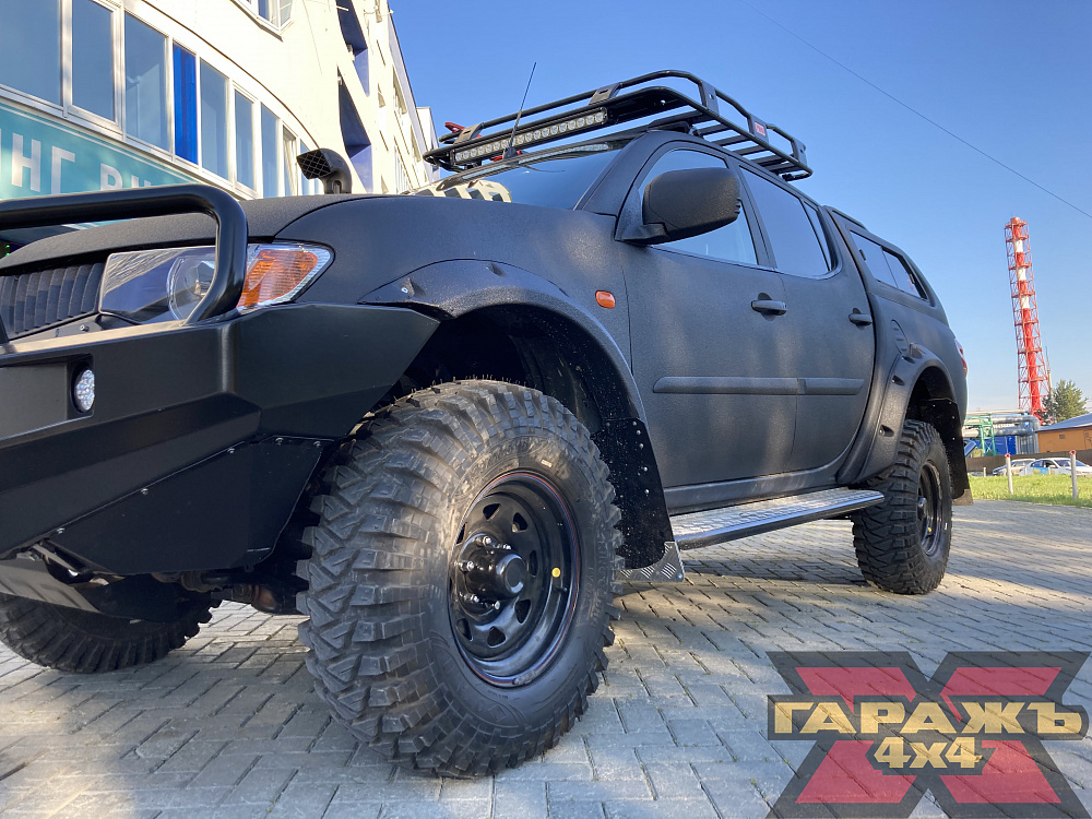 Mitsubishi L200 XT 33 Black Raptor