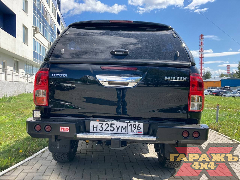 Toyota Hilux Black Onyx 2021 AT 32"