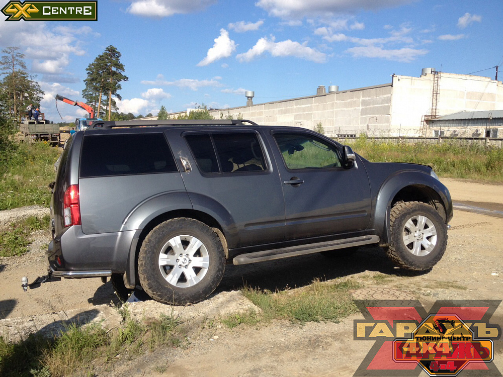 Nissan Pathfinder MT 32 LT