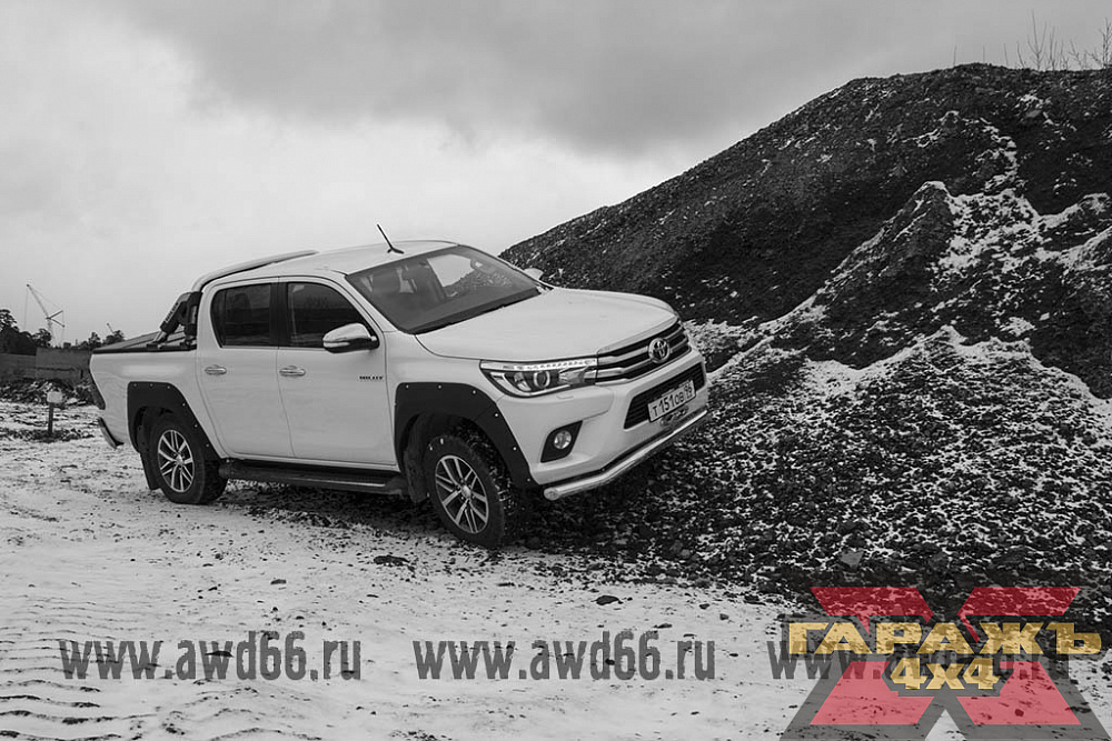 Toyota HiLux REVO AT 32 LT
