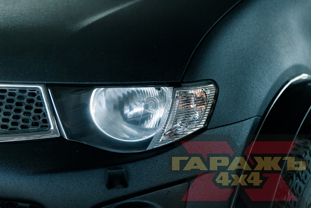 Mitsubishi L200 Triton МT 35 Black Raptor