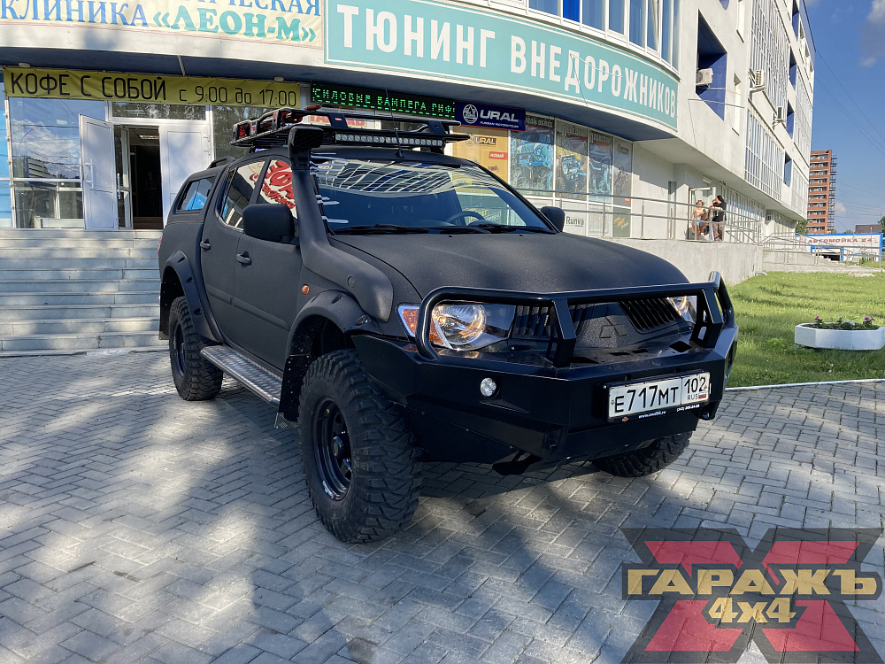 Mitsubishi L200 XT 33 Black Raptor