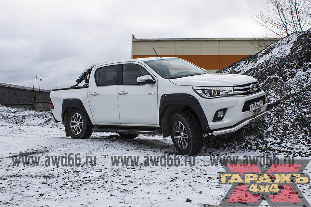 Toyota HiLux REVO AT 32 LT