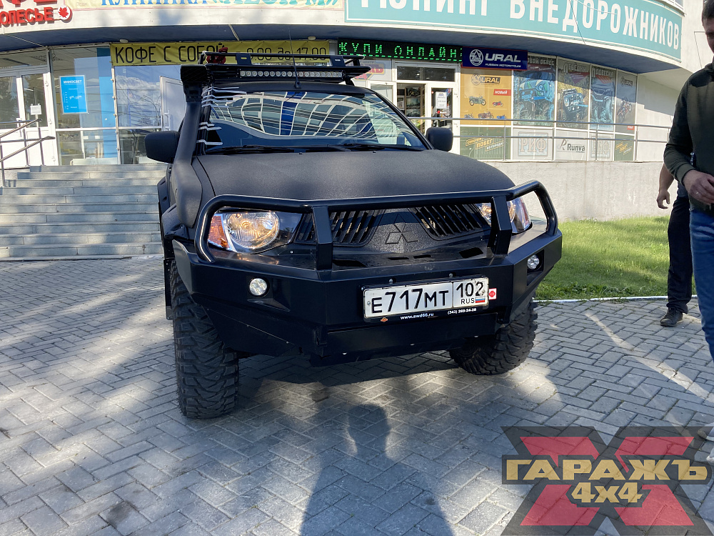 Mitsubishi L200 XT 33 Black Raptor