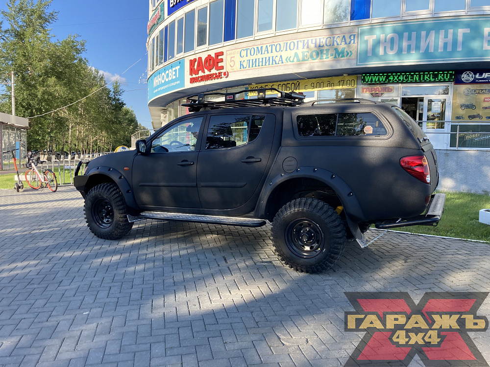 Mitsubishi L200 XT 33 Black Raptor