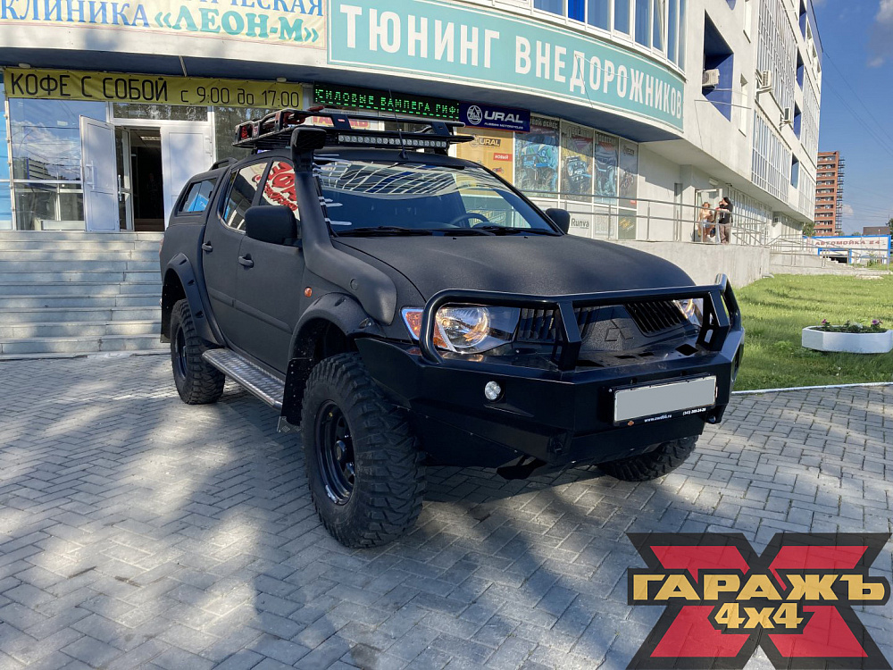 Mitsubishi L200 XT 33 Black Raptor