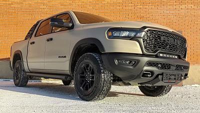 Силовые пороги РИФ на RAM 1500 Rebel: обзор и установка