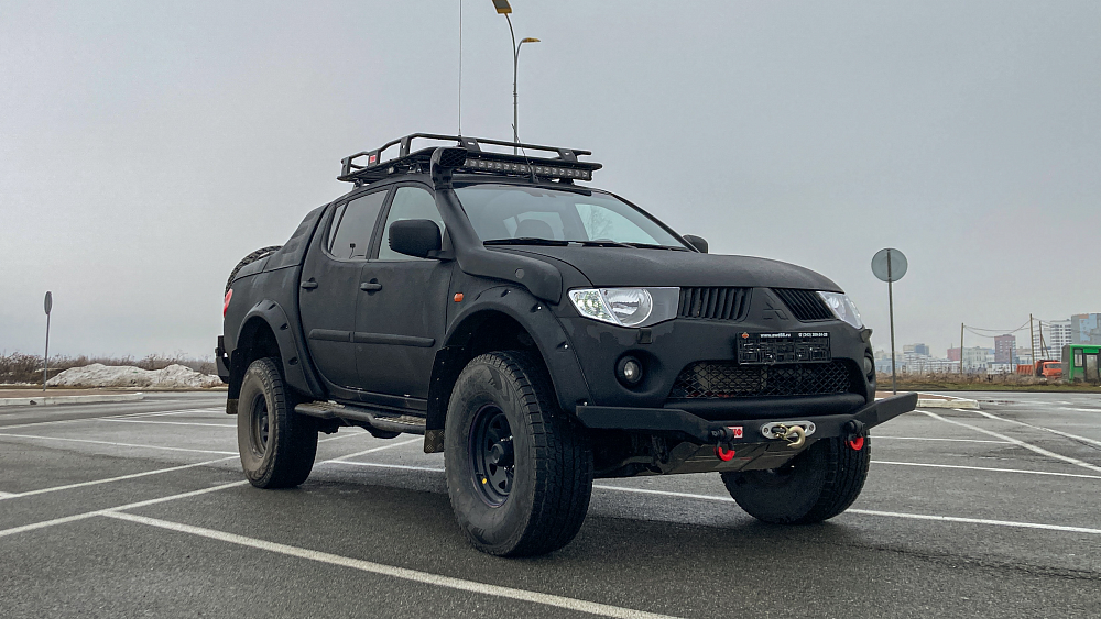 Mitsubishi L200 Triton МT 35 Black Raptor