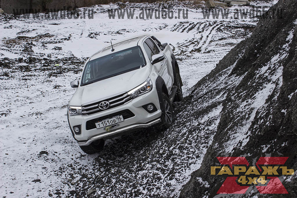 Toyota HiLux REVO AT 32 LT